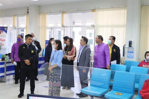 ผู้ตรวจราชการสำนักนายกรัฐมนตรี พร้อมด้วยผู้ตรวจราชการกระทรวงมหาดไทย เขตตรวจราชการที่ 16 และคณะ ตรวจติดตามการดำเนินงานตามพระราชบัญญัติการปฏิบัติราชการทางอิเล็กทรอนิกส์ พ.ศ. 2565 ณ สำนักงานพาณิชย์จังหวัดเชียงราย